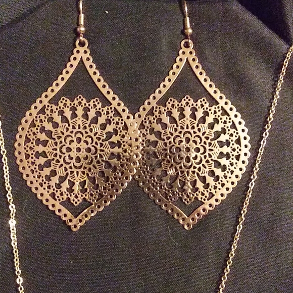 Gold Set - Picture 2 of 3